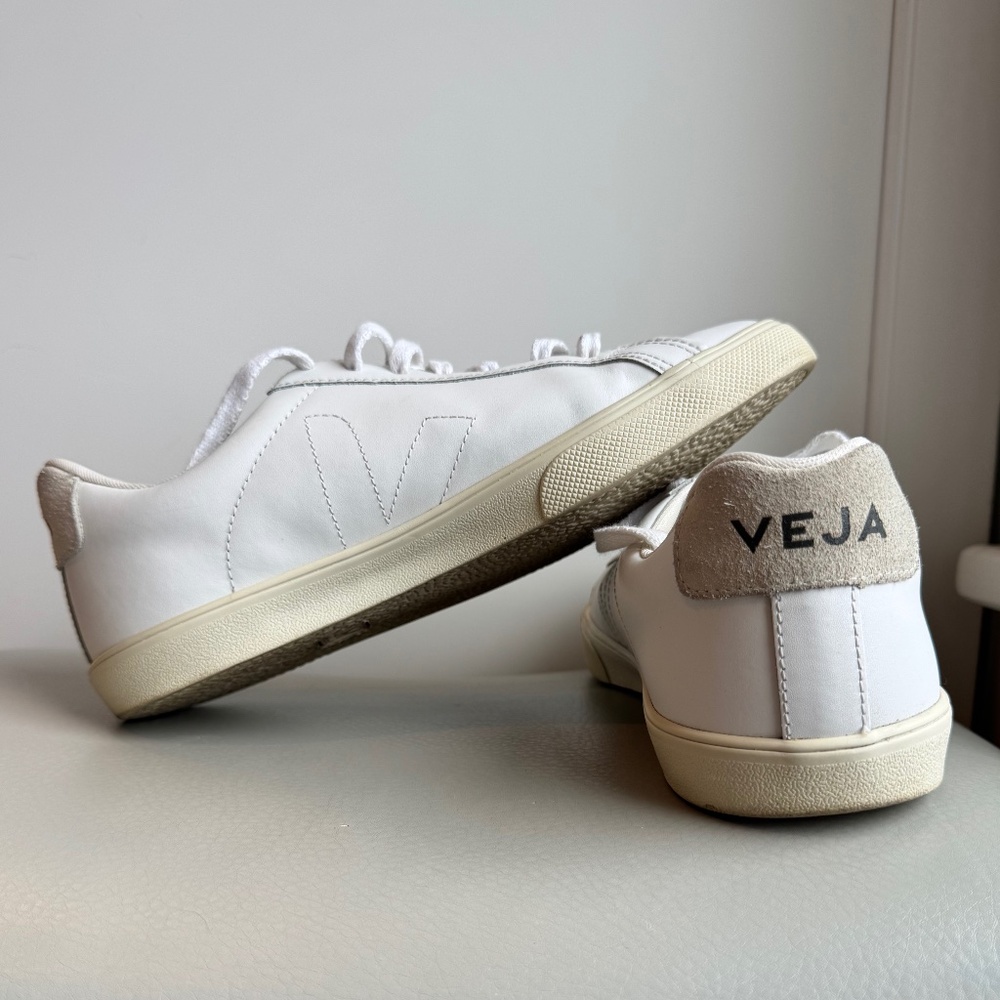 Veja  Esplar leather sneaker size 8